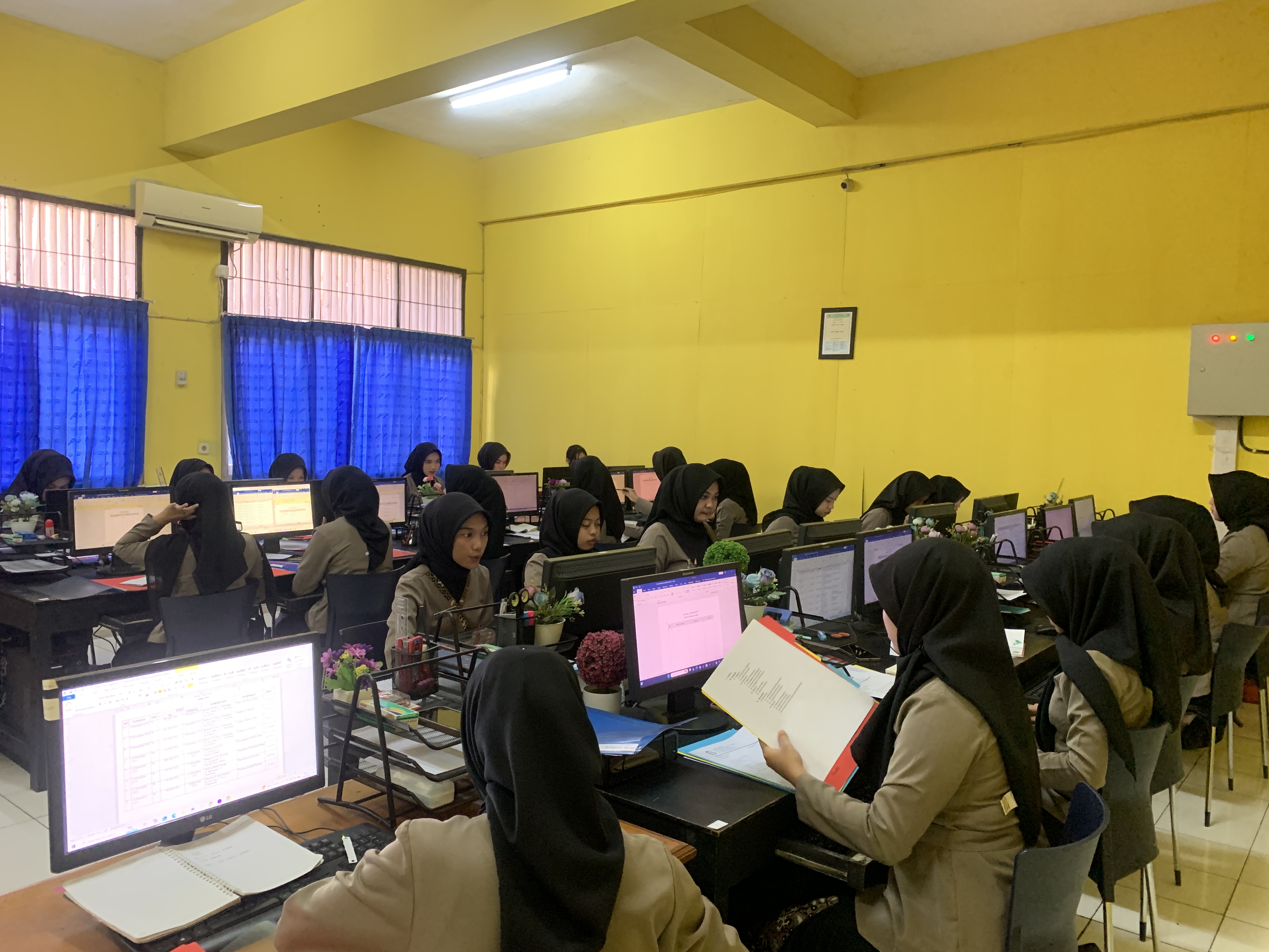 Uji Kompetensi Keahlian (UKK) SMK Yadika Kalijati Uji Kompetensi Keahlian (UKK) SMK Yadika Kalijati