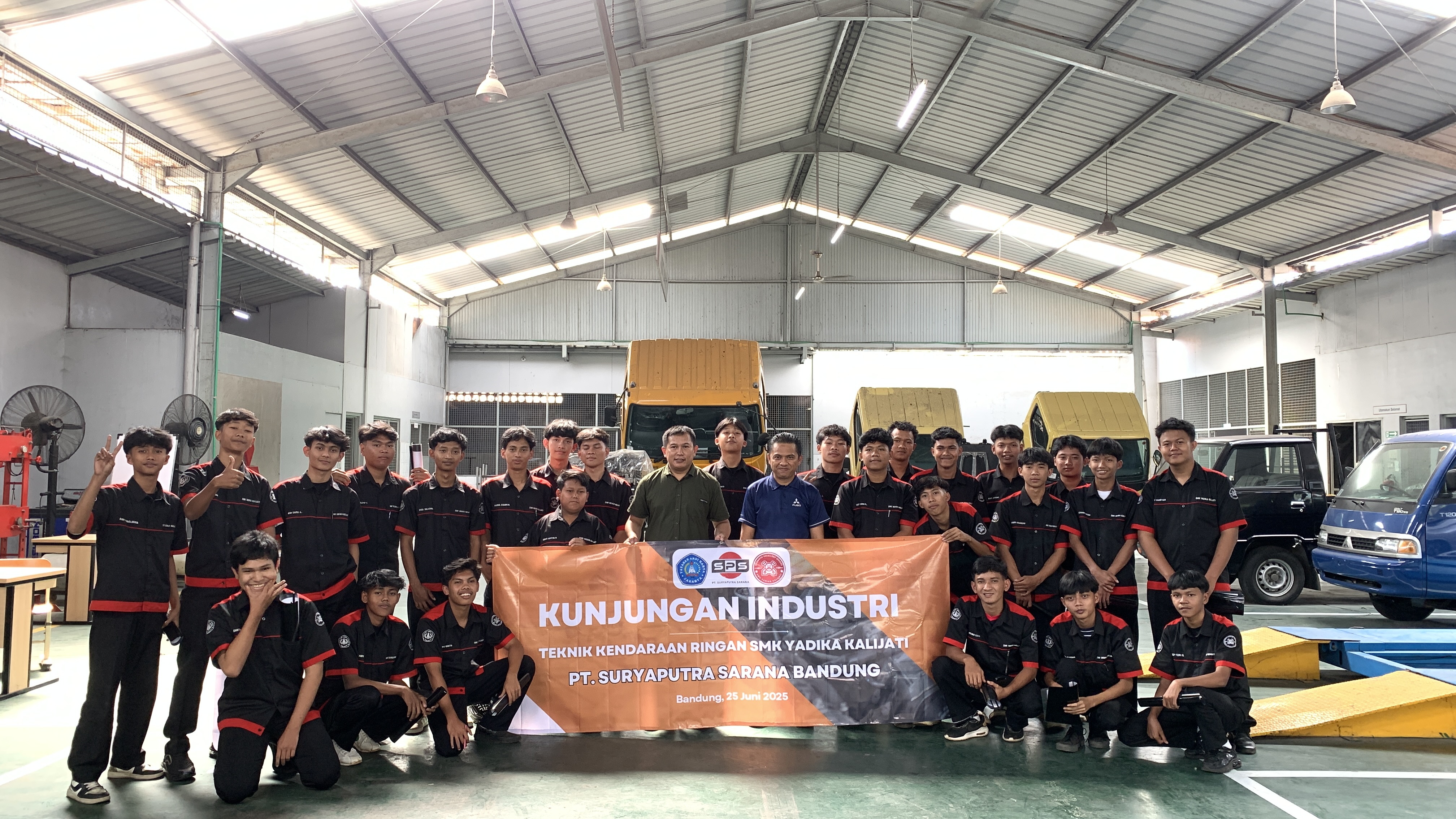 Membuka Wawasan Siswa Menuju Dunia Kerja - Kunjung Membuka Wawasan Siswa Menuju Dunia Kerja - Kunjung